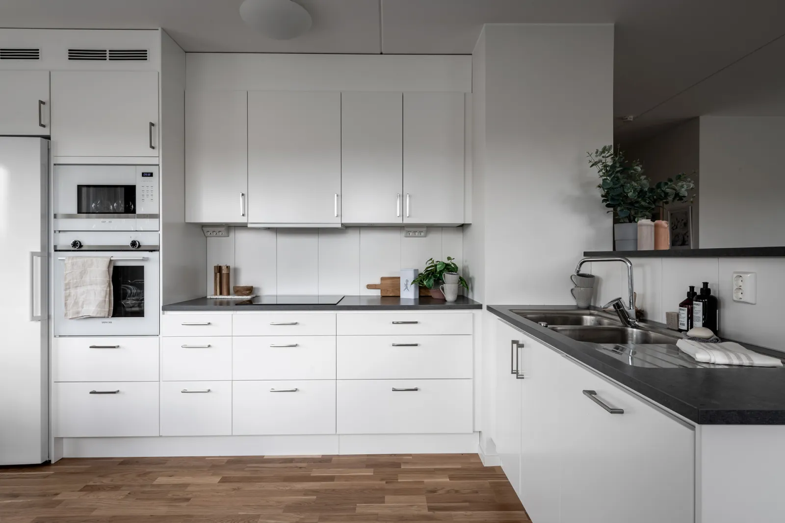 Underentreprenör för golvavjämning, plattsättning och våtrumsarbeten — RKM Kakel