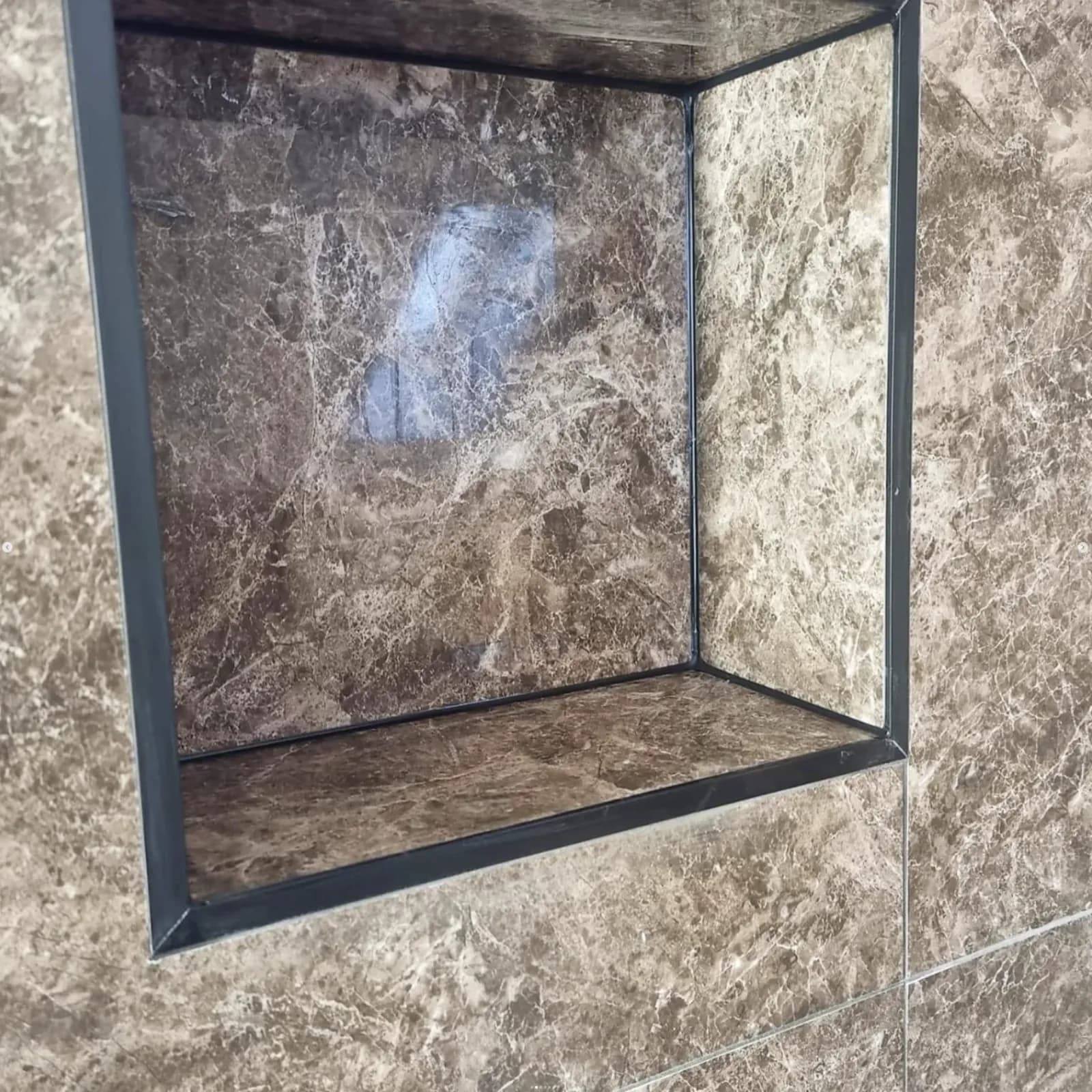 Detalj — gerning av hörn med epoxy